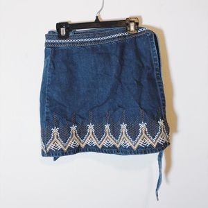 Wrap embroidered skirt